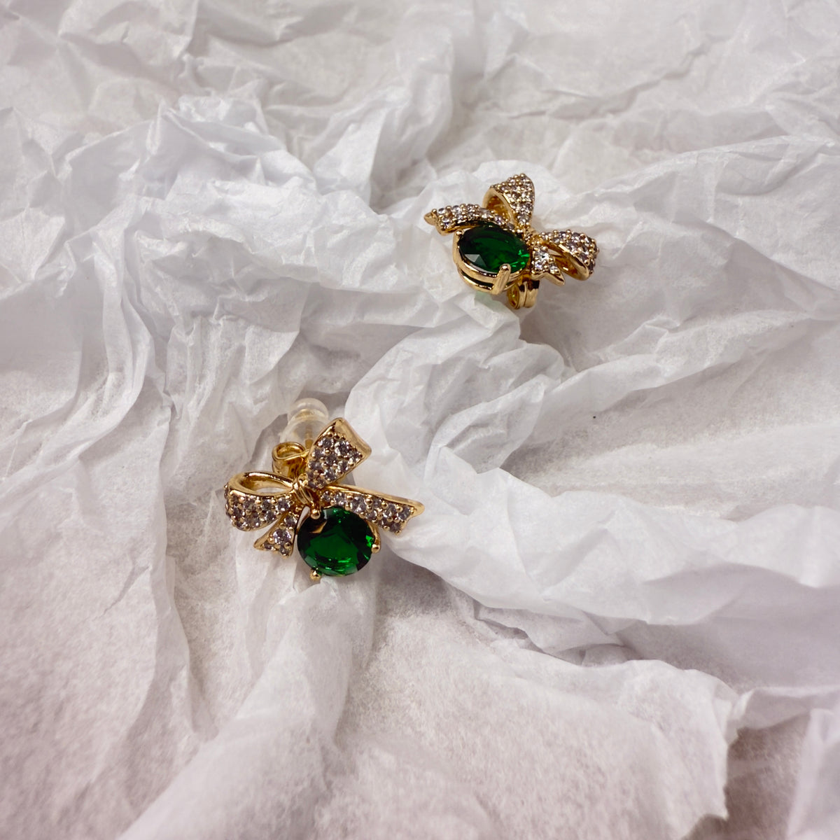bow-shaped emerald earrings