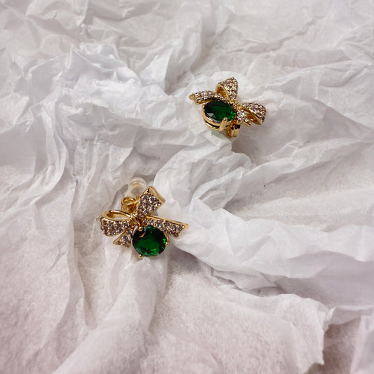 Bow-shaped emerald earrings