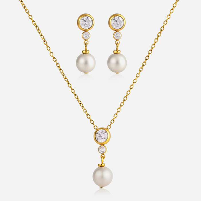 Colgante de perla bañado en oro de 18K con circonita