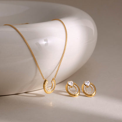 U-shaped horseshoe set