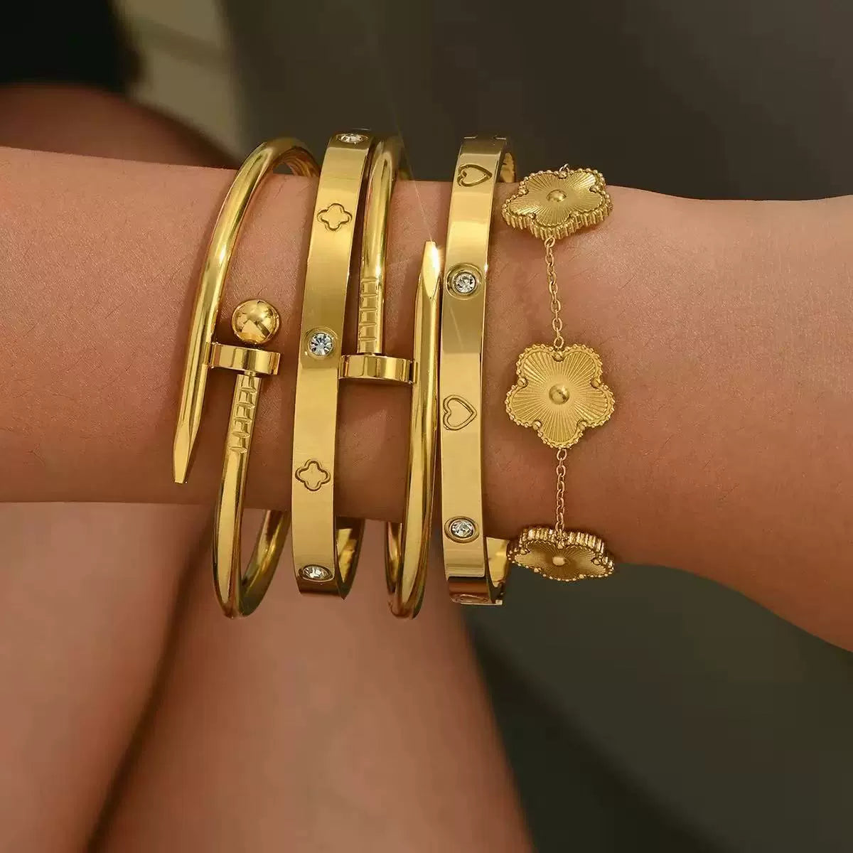 heart-shaped round diamond bracelet