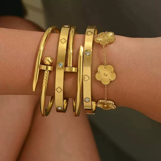 Heart-shaped Round Diamond Bracelet